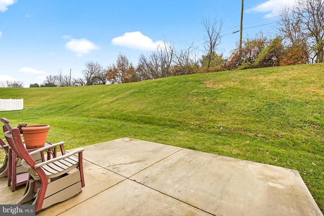 926 SWEETBAY LN, Lebanon, PA 17046