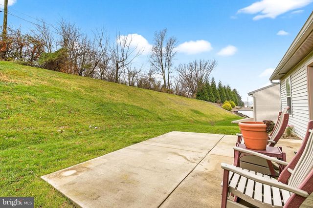 926 SWEETBAY LN, Lebanon, PA 17046