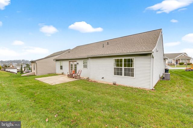 926 SWEETBAY LN, Lebanon, PA 17046