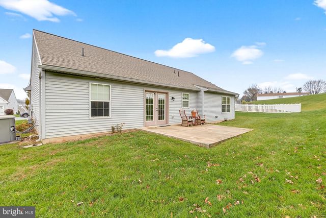 926 SWEETBAY LN, Lebanon, PA 17046