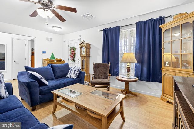 926 SWEETBAY LN, Lebanon, PA 17046