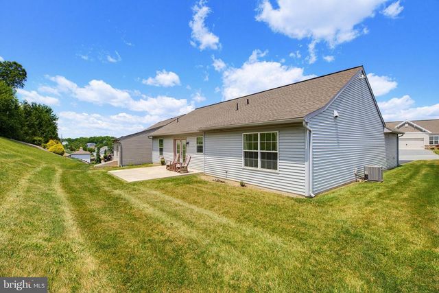 926 SWEETBAY LN, Lebanon, PA 17046