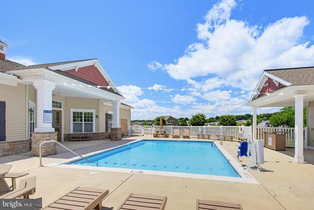926 SWEETBAY LN, Lebanon, PA 17046