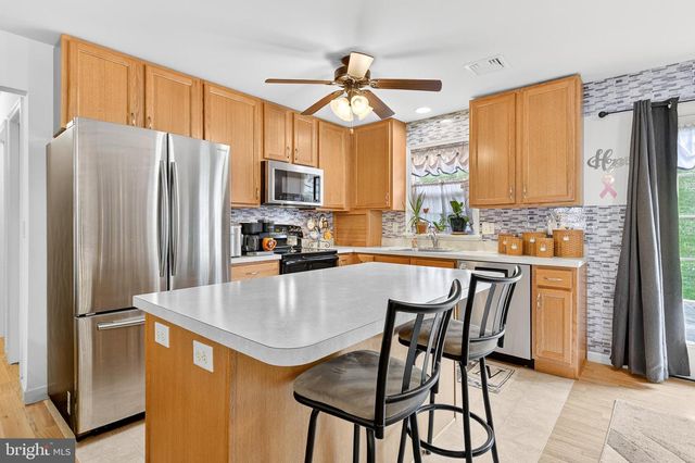 926 SWEETBAY LN, Lebanon, PA 17046