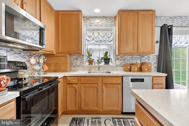 926 SWEETBAY LN, Lebanon, PA 17046