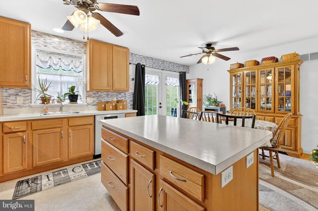 926 SWEETBAY LN, Lebanon, PA 17046