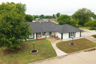 9009 Lakeaire Drive, Oklahoma City, OK 73132