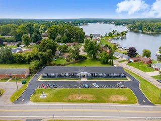 2475 S Commerce Road #5, Wolverine Lake, MI 48390