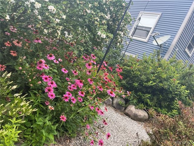 8649 West Avenue, Eden, NY 14057