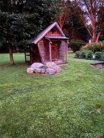 8649 West Avenue, Eden, NY 14057