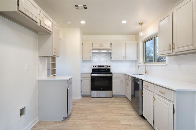 1804 Foxfire Road, Edmond, OK 73003