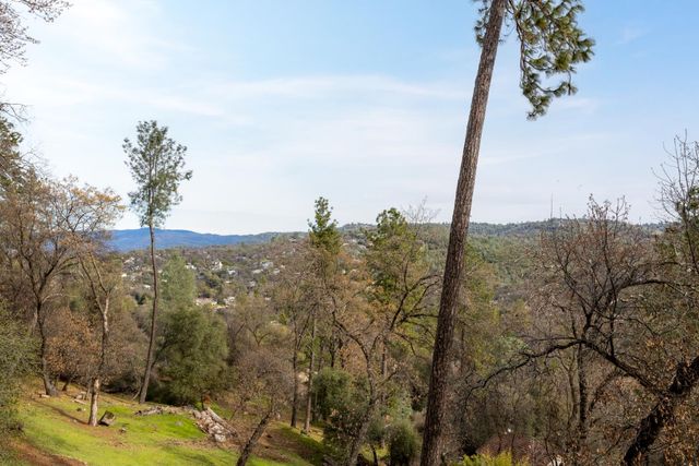 18410 Blue Teal Loop, Penn Valley, CA 95946