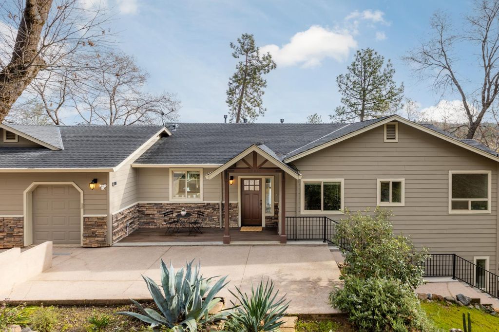 18410 Blue Teal Loop, Penn Valley, CA 95946