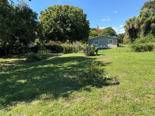 703 N 17th St, Fort Pierce, FL 34950