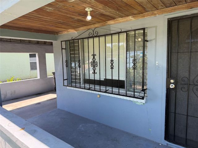 703 N 17th St, Fort Pierce, FL 34950