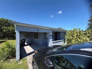 703 N 17th St, Fort Pierce, FL 34950