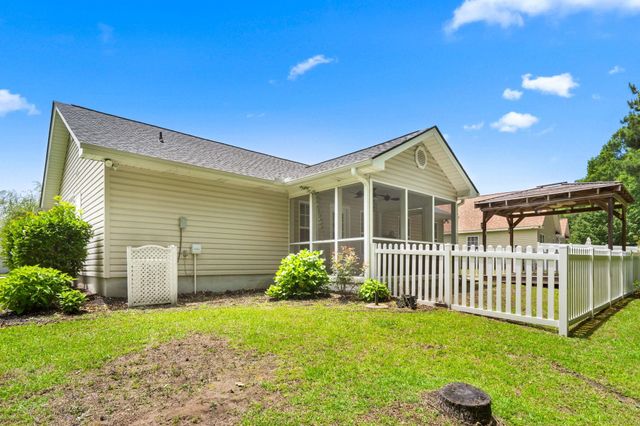 1301 Lochwood Ln., Conway, SC 29526