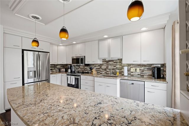 12500 Edgewater Drive 402, Lakewood, OH 44107