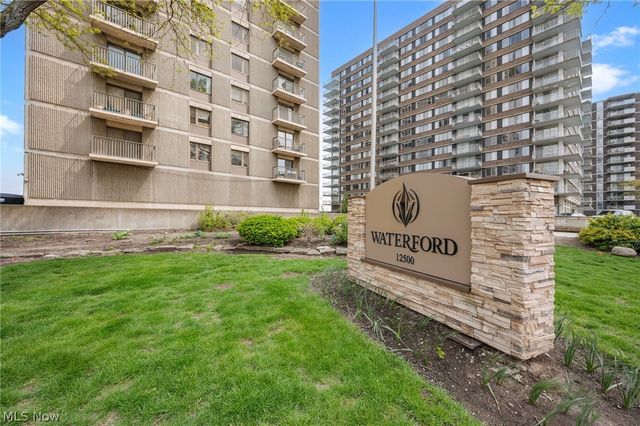 12500 Edgewater Drive 402, Lakewood, OH 44107