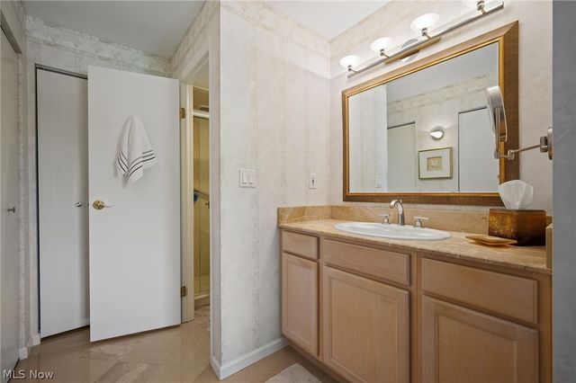 12500 Edgewater Drive 402, Lakewood, OH 44107