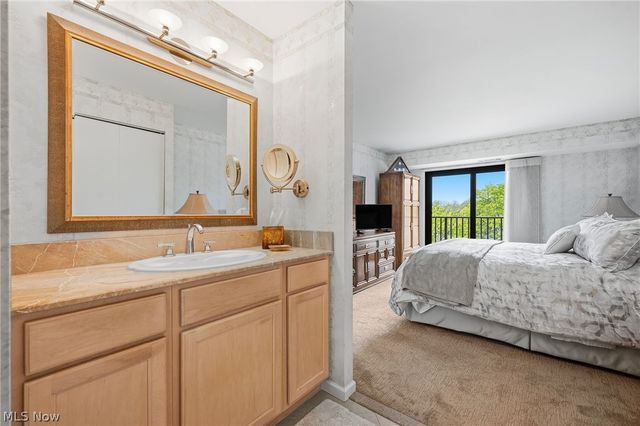 12500 Edgewater Drive 402, Lakewood, OH 44107