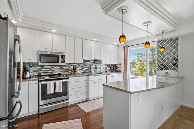 12500 Edgewater Drive 402, Lakewood, OH 44107