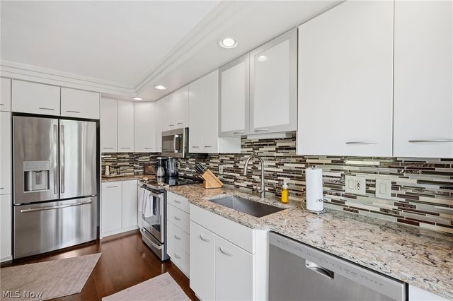 12500 Edgewater Drive 402, Lakewood, OH 44107