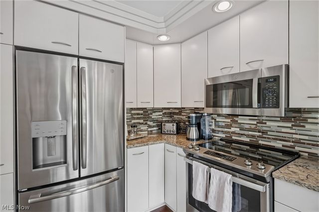 12500 Edgewater Drive 402, Lakewood, OH 44107