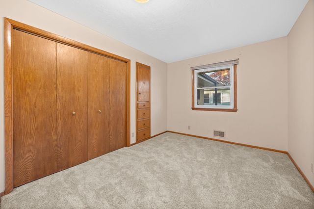 5230 Pennsylvania Avenue N, New Hope, MN 55428