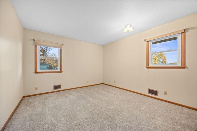 5230 Pennsylvania Avenue N, New Hope, MN 55428