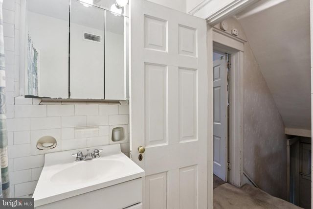 708 MEETINGHOUSE RD, Elkins Park, PA 19027