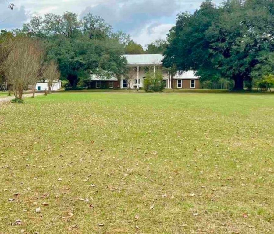 1315 Spring St, Carthage, TX 75633