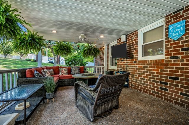 101 Sunrise Ln, Dickson, TN 37055
