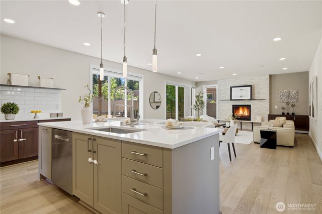 16003 SE 43rd Street, Bellevue, WA 98006