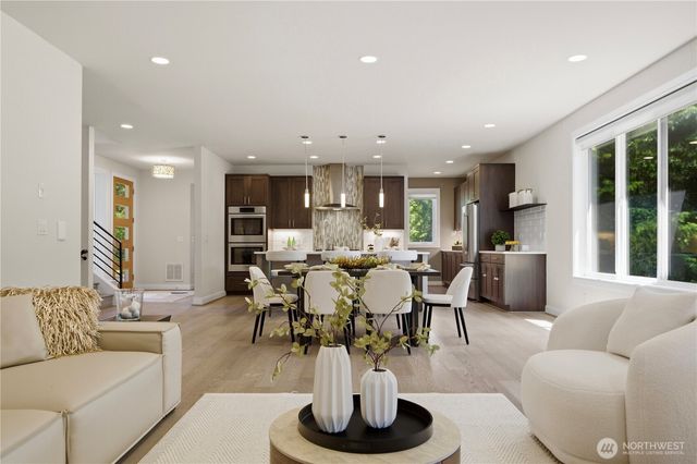 16003 SE 43rd Street, Bellevue, WA 98006
