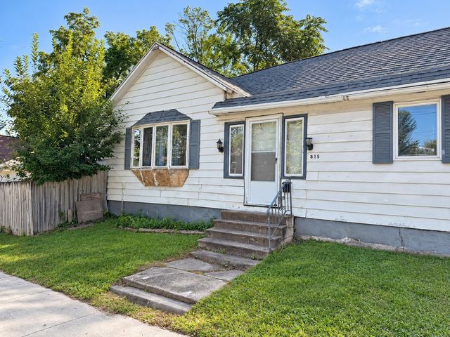 815 W 9th Street, Waterloo, IA 50702