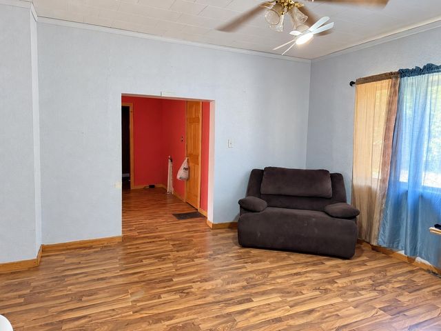 815 W 9th Street, Waterloo, IA 50702