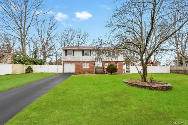 542 Freeman Avenue, Brentwood, NY 11717