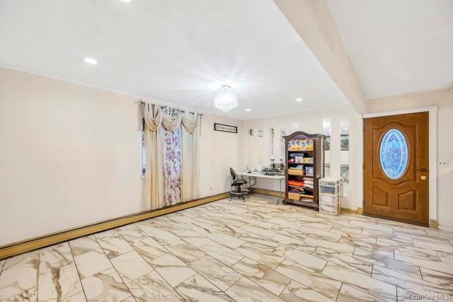 542 Freeman Avenue, Brentwood, NY 11717