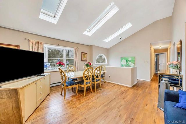 542 Freeman Avenue, Brentwood, NY 11717