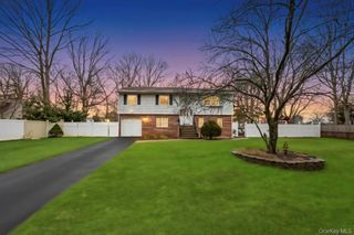 542 Freeman Avenue, Brentwood, NY 11717