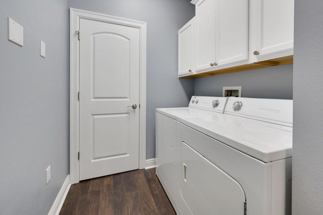 W206N16706 Blackberry CIRCLE, Jackson, WI 53037