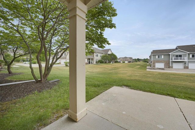 W206N16706 Blackberry CIRCLE, Jackson, WI 53037