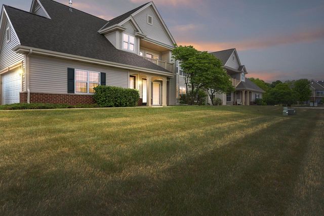 W206N16706 Blackberry CIRCLE, Jackson, WI 53037