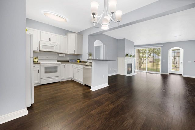 W206N16706 Blackberry CIRCLE, Jackson, WI 53037