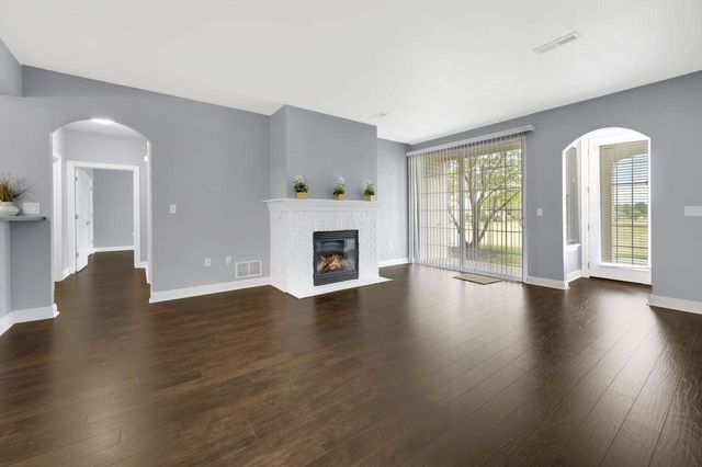 W206N16706 Blackberry CIRCLE, Jackson, WI 53037