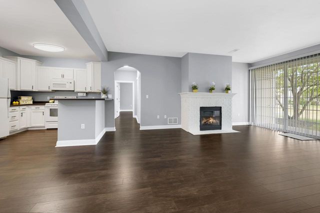 W206N16706 Blackberry CIRCLE, Jackson, WI 53037