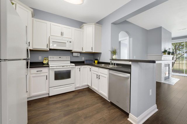 W206N16706 Blackberry CIRCLE, Jackson, WI 53037