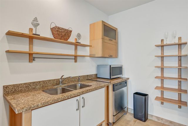 9420 Seawall Boulevard 705, Galveston, TX 77554