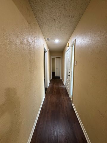 1025 Cloverdale Lane, Desoto, TX 75115
